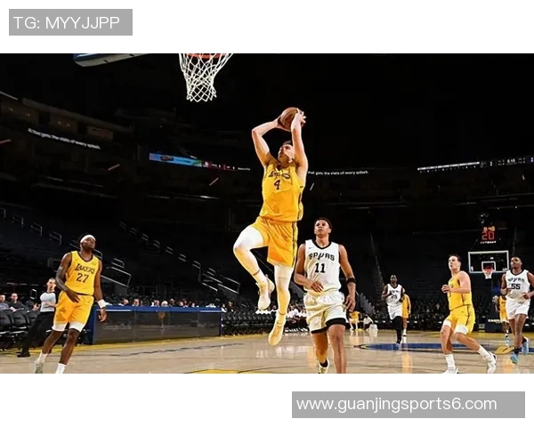 NBA夏季联赛精彩纷呈布朗尼助湖人战胜热火勇士遗憾不敌马刺